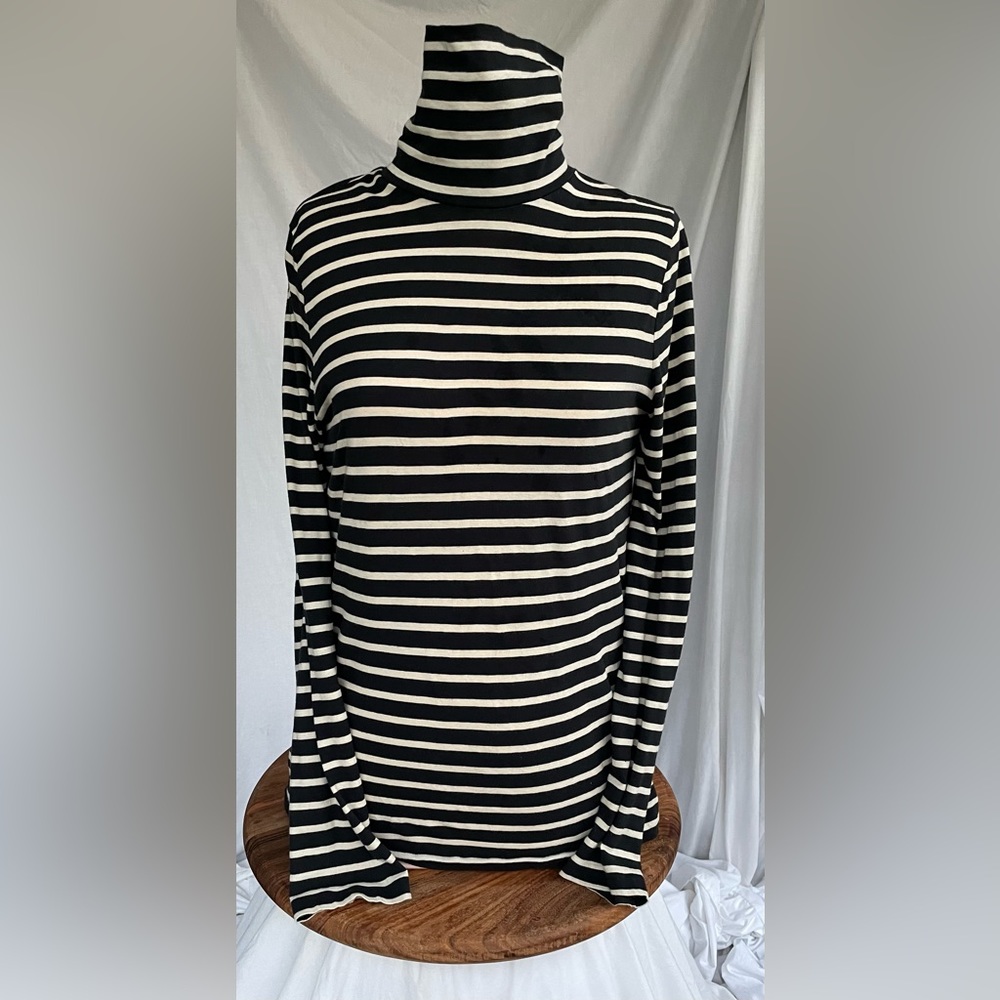 Turtleneck. 100% cotton